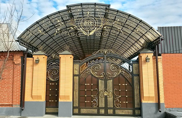 Купить или заказать ворота для дома с навесом - стильные и надежные решения для вашего участка в Киржаче от 41419 руб | ВоротМастер-Крж